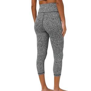 LULULEMON ATHLETICA Wunder Under High-Rise Crop 21' Size 6
